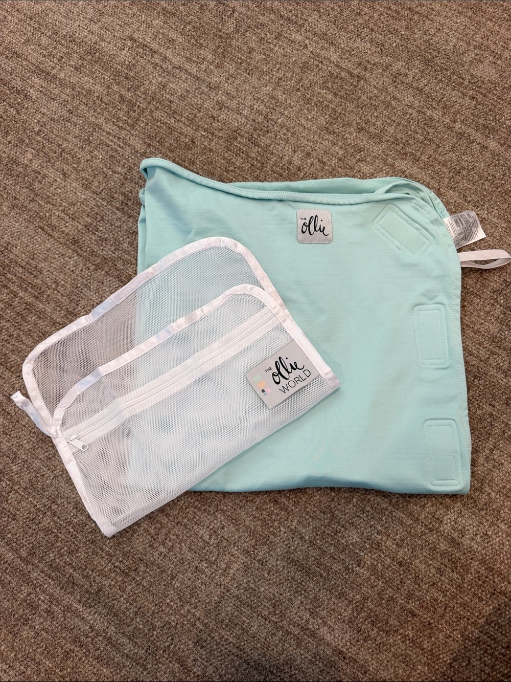 The Ollie Mint Swaddle with Mesh Storage Pouch